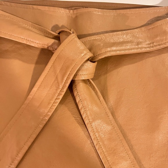 Code x Mode mini skirt - Picture 2 of 3